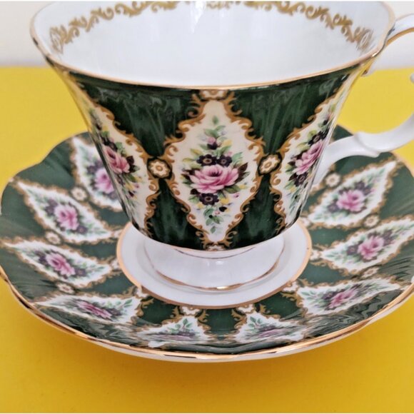 Royal Albert Bone China Cup & Saucer Royal Series "Buckingham" 1970's - Picture 5 of 13
